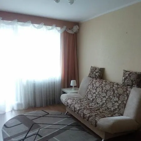 Apartment On Russiyanova *